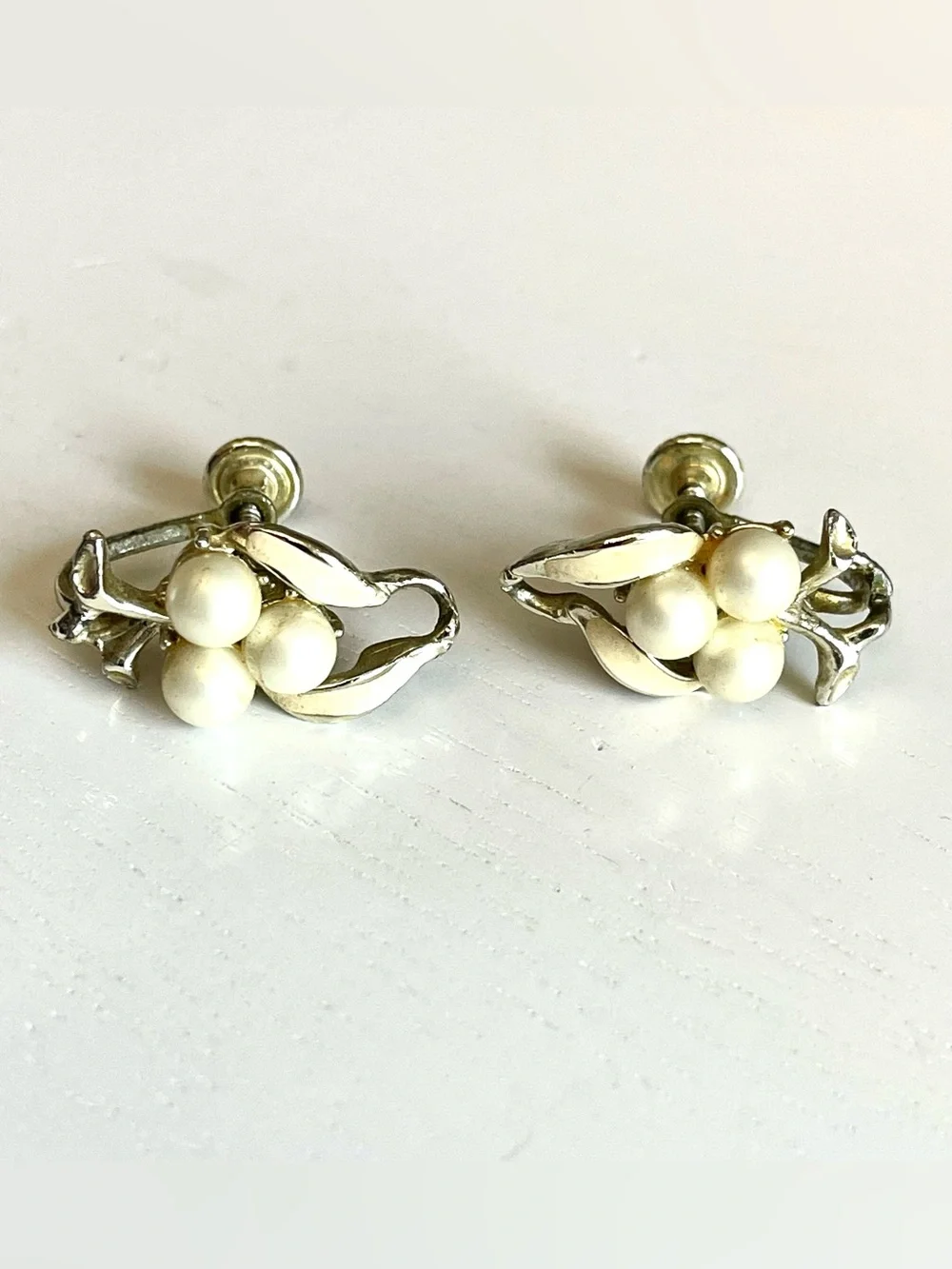 Vintage 1950s Faux Pearl Cluster Screw Back Earrings Silver Tone MCM Retro Chic